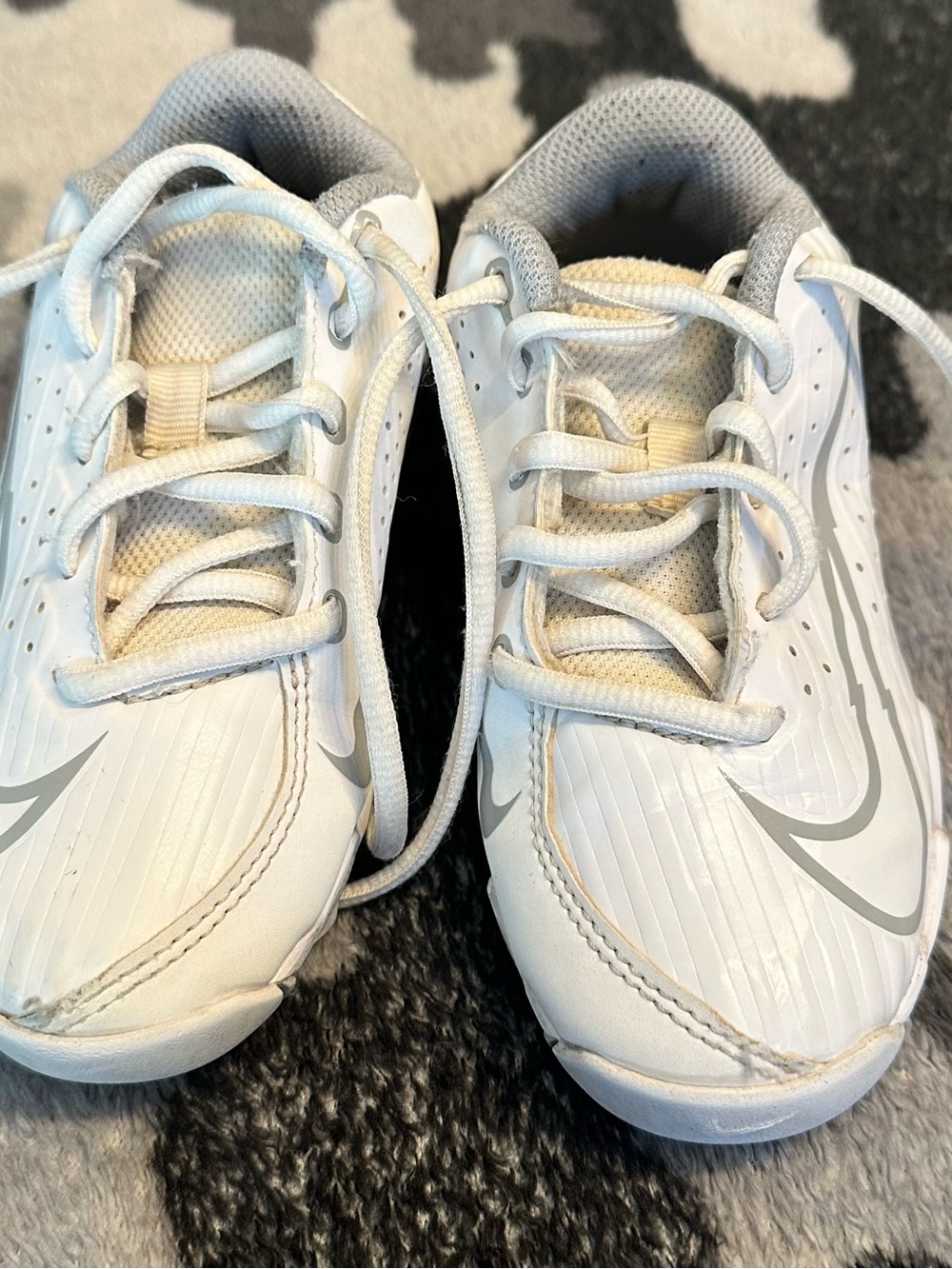 Nike Kids White and Light Gray Vapor Baseball Cleats (cleats only for sale) - Picture 2 of 8